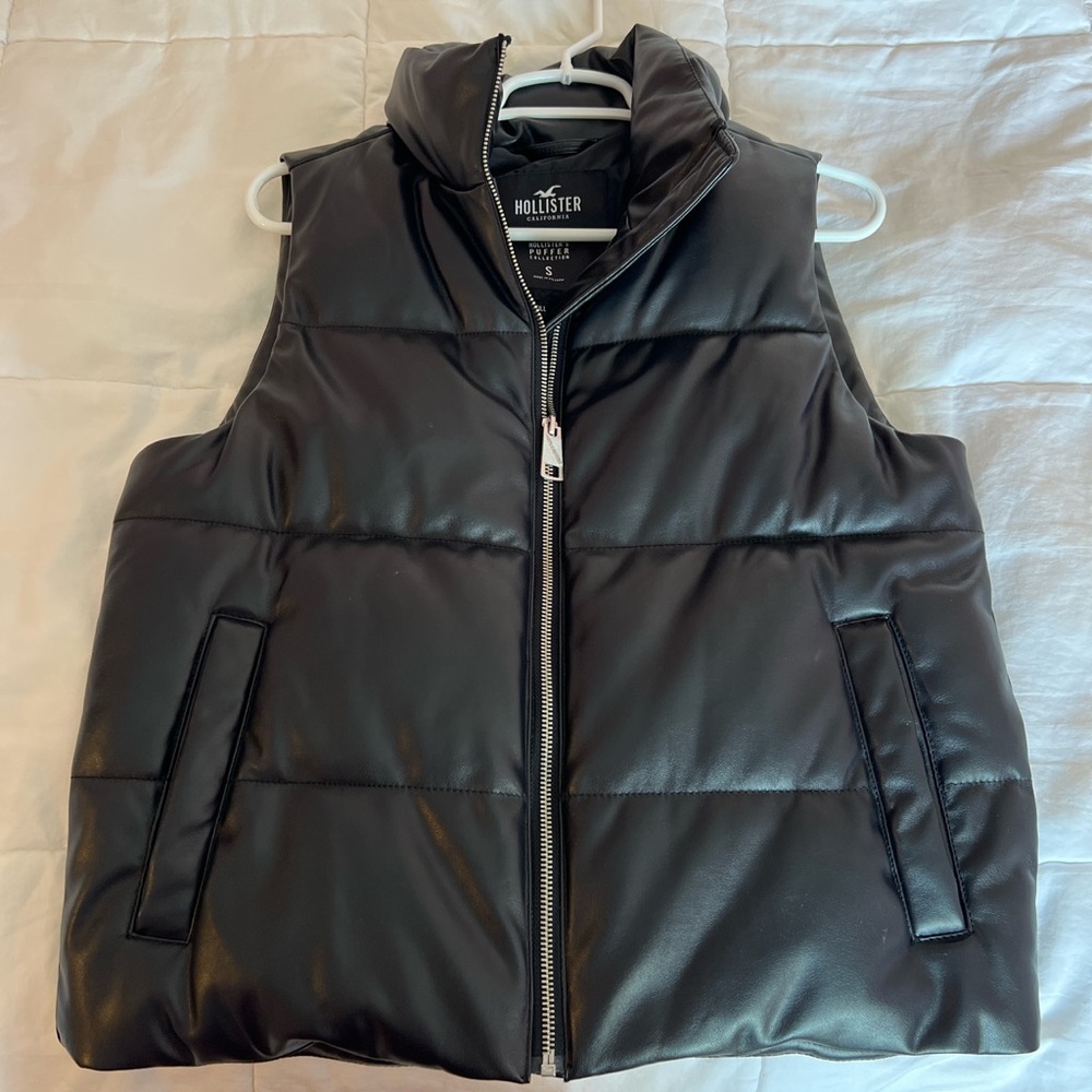 Hollister black vest size small